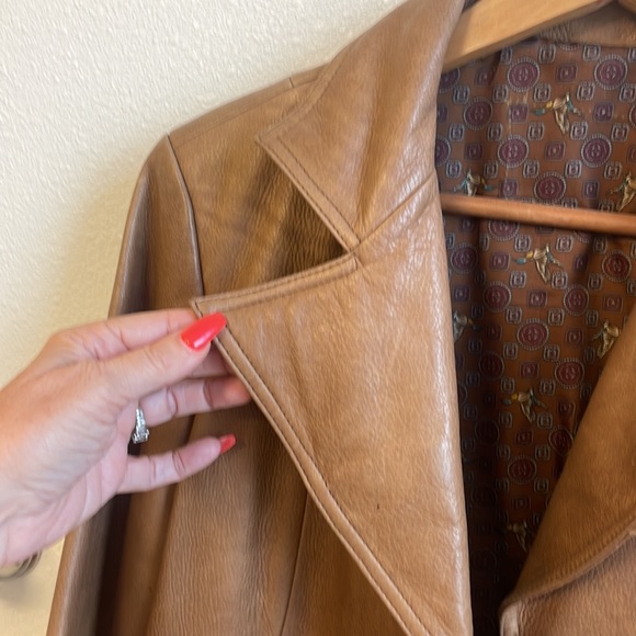 Heavy leather coat- fits like a medium - Picture 2 of 7